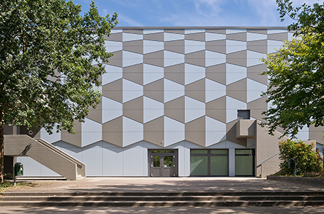 Die Gruppe GME saniert die Fassade an der Turnhalle der Gesamtschule West in Bremen-Walle